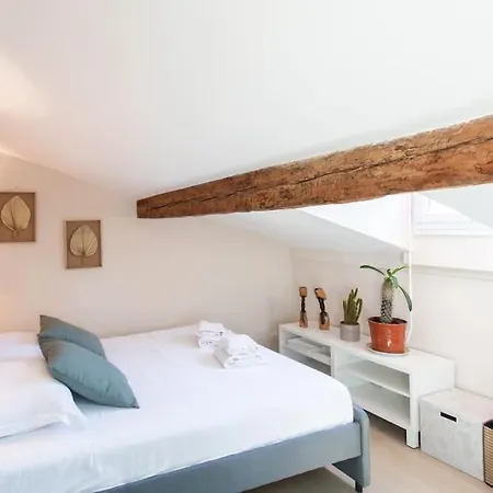 Apartment #49 Perfect Location Saleya Old Town 2mins To Sea Ac